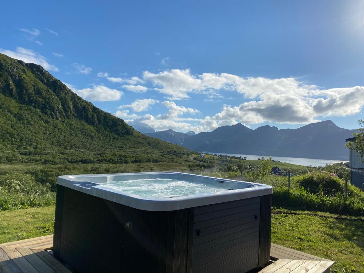Villa Med Jacuzzi Og Nydelig Utsikt Gravdal  Екстериор снимка