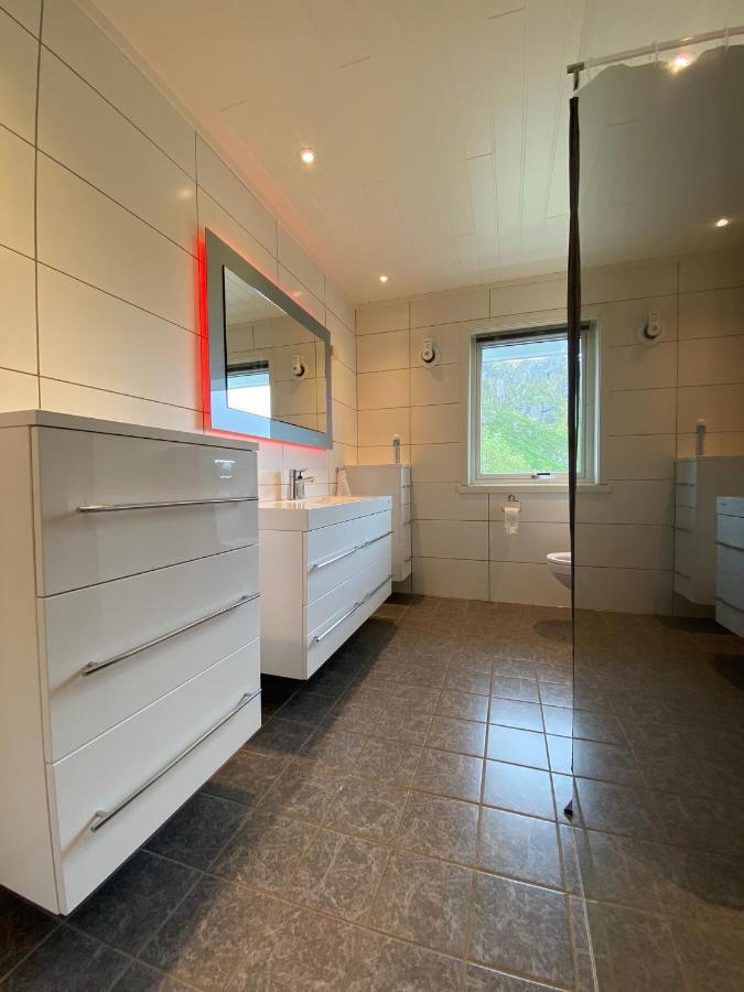 Villa Med Jacuzzi Og Nydelig Utsikt Gravdal  Екстериор снимка
